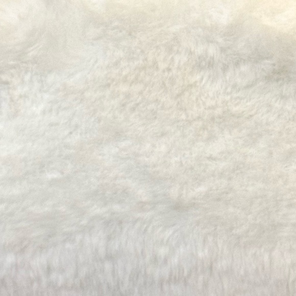 🌟HP🌟Isach Mizrahi New York Winter White Faux Fur & Gold Chain Convertible Bag - Picture 15 of 15